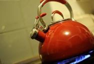 При­ме­ров про­цес­са теп­ло­пе­ре­да­чи мно­же­ство – это и на­гре­ва­ние чай­ни­ка на плите