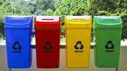 Энер­го­сбе­ре­га­ю­щие тех­но­ло­гии и вто­рич­ная пе­ре­ра­бот­ка от­хо­дов (кон­тей­не­ры для сбора му­со­ра раз­ных видов для даль­ней­шей пе­ре­ра­бот­ки – снизу)