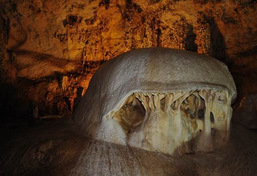 Ма­мон­то­ва пе­ще­ра
