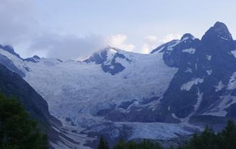 Лед­ни­ки в горах Кав­ка­за