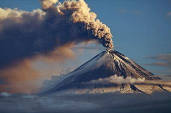 Из­вер­же­ние вул­ка­на Клю­чев­ская сопка