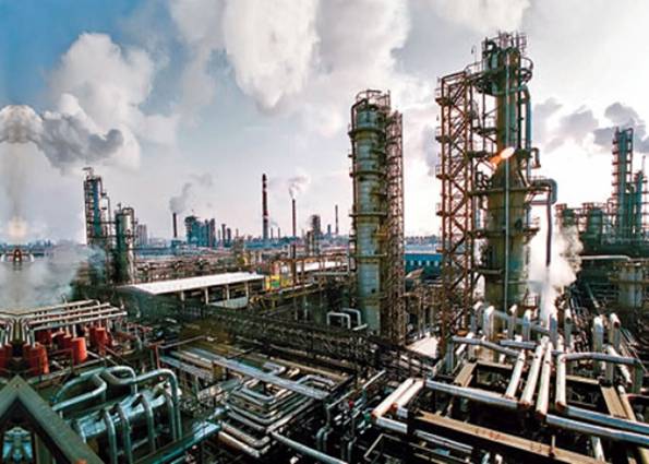 Неф­те­пе­ре­ра­ба­ты­ва­ю­щий завод в Омске