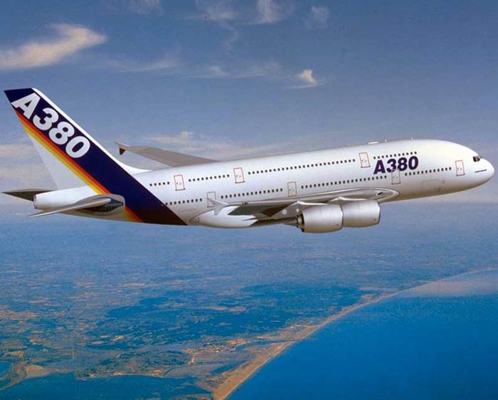 Airbus A380 – круп­ней­ший авиа­лай­нер
