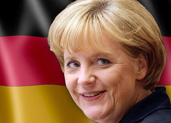 Фе­де­раль­ный канц­лер Гер­ма­нии Ан­ге­ла Мер­кель на фоне го­су­дар­ствен­но­го флага