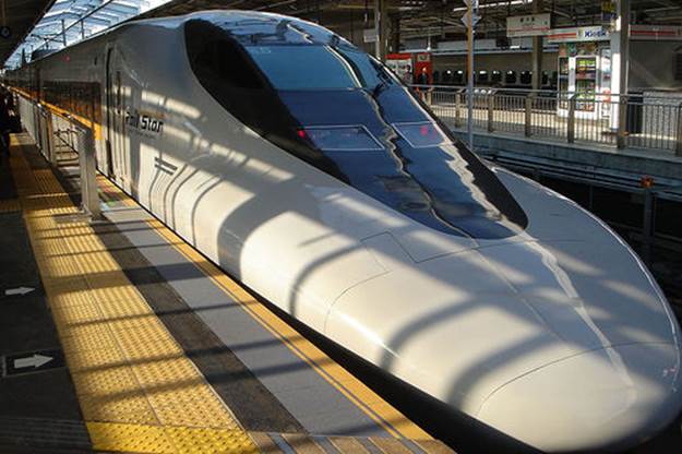Вы­со­ко­ско­рост­ной поезд в Япо­нии