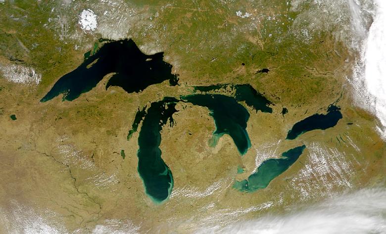 Ве­ли­кие аме­ри­кан­ские озера на сним­ке из кос­мо­са