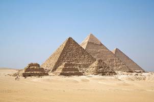 Пи­ра­ми­ды в Гизе 