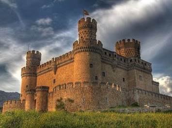 Сред­не­ве­ко­вый замок в Ис­па­нии