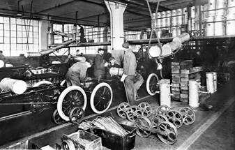 Ра­бо­чие на за­во­де Генри Форда 