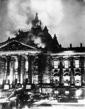 1933 год – под­жог рейхс­та­га