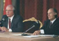 Фран­с­уа Мит­те­ран и Ми­ха­ил Гор­ба­чев