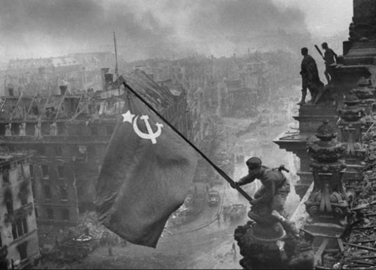 Крас­ное знамя над Рейхс­та­гом