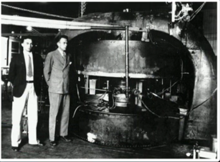 27-дюй­мо­вый цик­ло­трон С. Ли­винг­сто­у­на и Э. Ло­урен­са, раз­го­няв­ший ча­сти­цы до 5 МэВ (1932 г.)