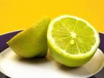 Кис­ло­ты в при­ро­де (в ли­мон­ном соке со­дер­жит­ся ли­мон­ная кис­ло­та; в жид­ко­сти, вы­де­ля­е­мой му­ра­вья­ми – му­ра­вьи­ная кис­ло­та)
