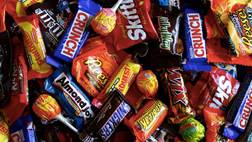 мы не ста­вим ар­тикль, если перед су­ще­стви­тель­ным есть слова типа my, this, which, some и т. д. Which candy do you choose?  Какую кон­фе­ту ты вы­би­ра­ешь? 